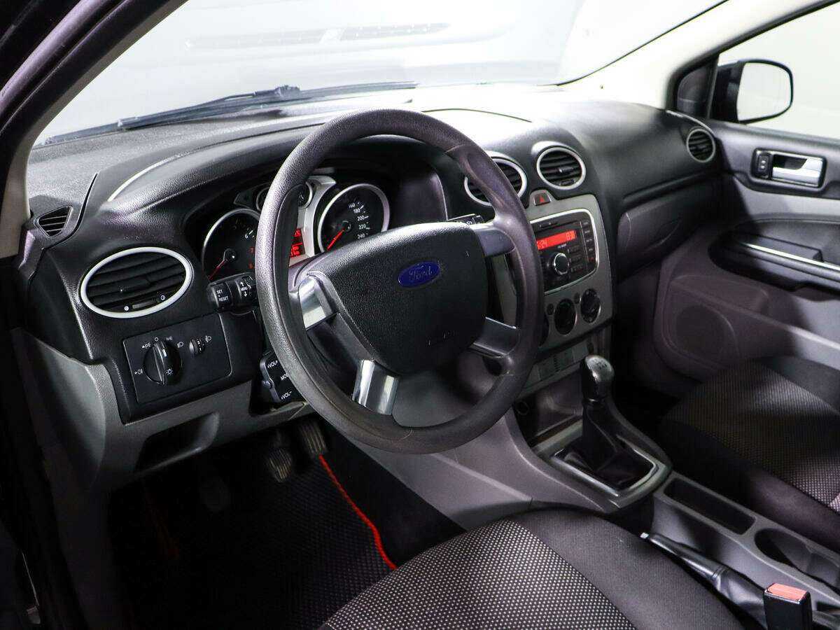 Ford Focus с пробегом — 2010 год. Фото: #11