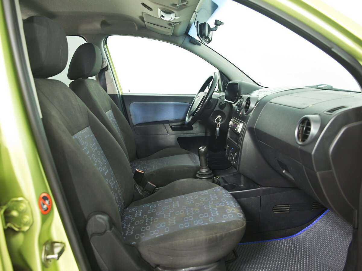 Ford Fusion с пробегом — 2005 год. Фото: #10