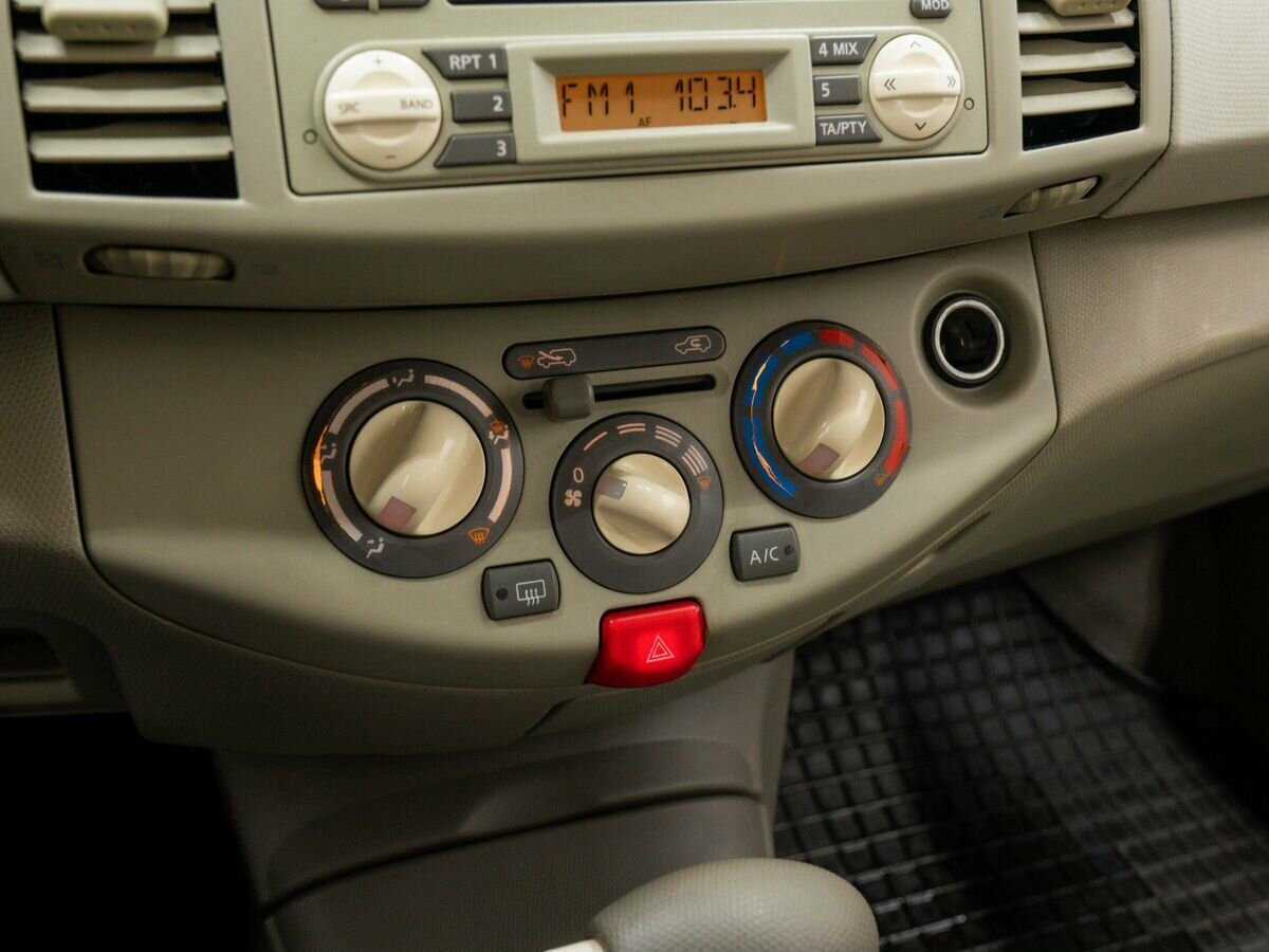 Nissan Micra с пробегом — 2005 год. Фото: #18