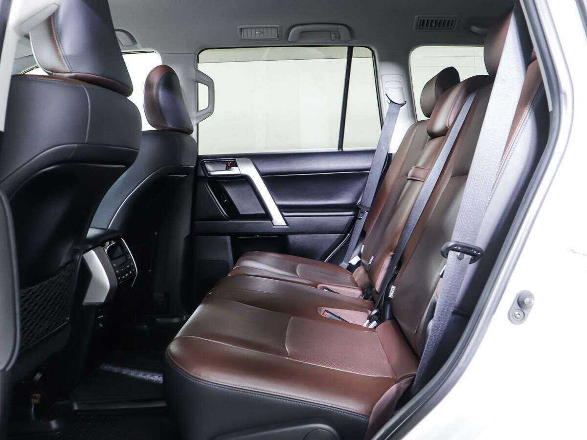 Toyota Land Cruiser Prado с пробегом — 2017 год. Фото: #8