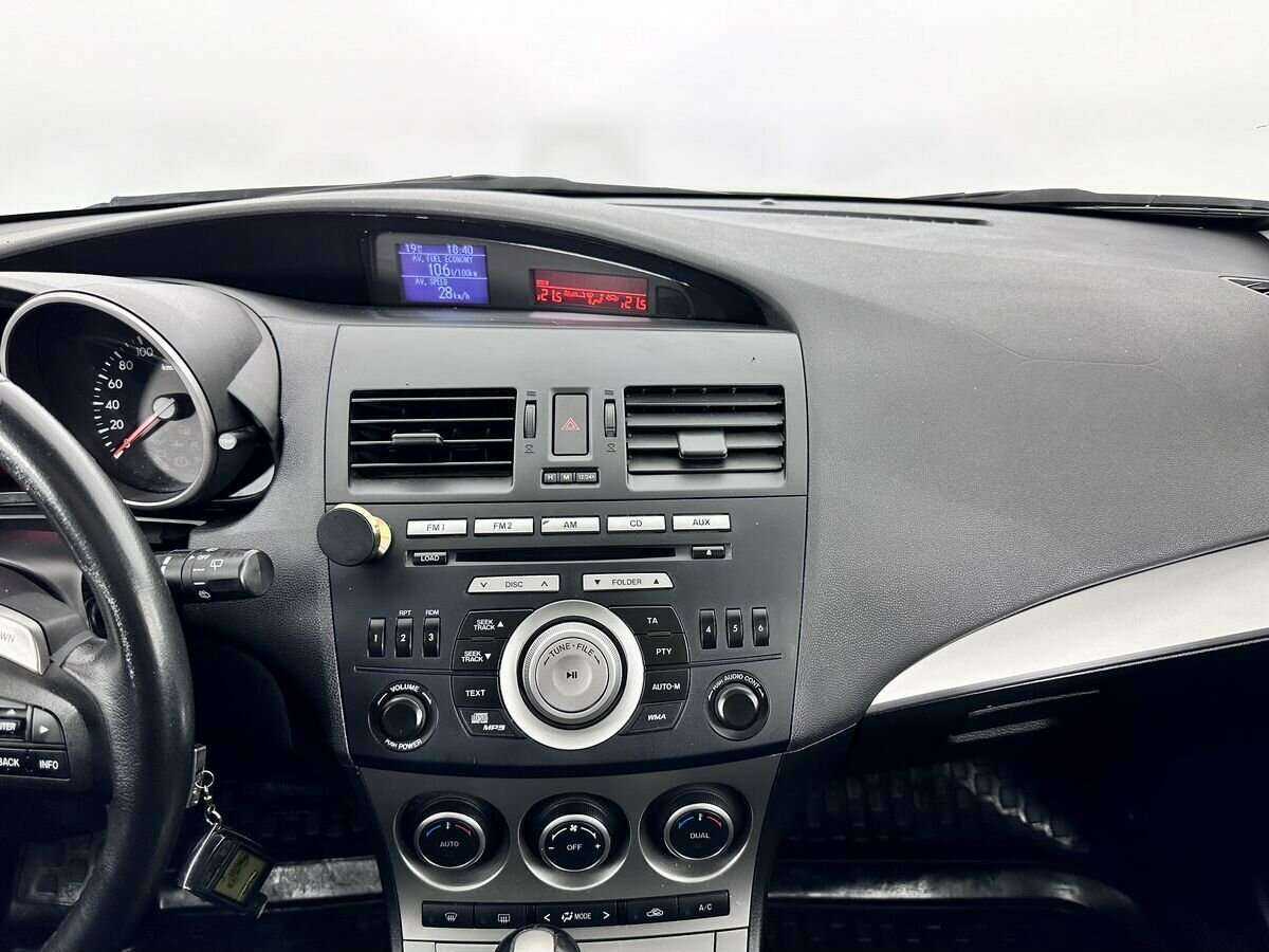 Mazda 3 с пробегом — 2011 год. Фото: #13
