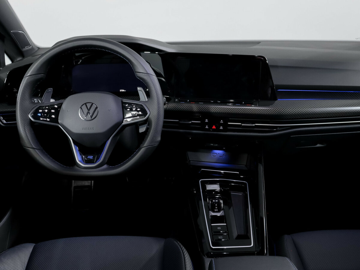 Volkswagen Golf R с пробегом — 2023 год. Фото: #9