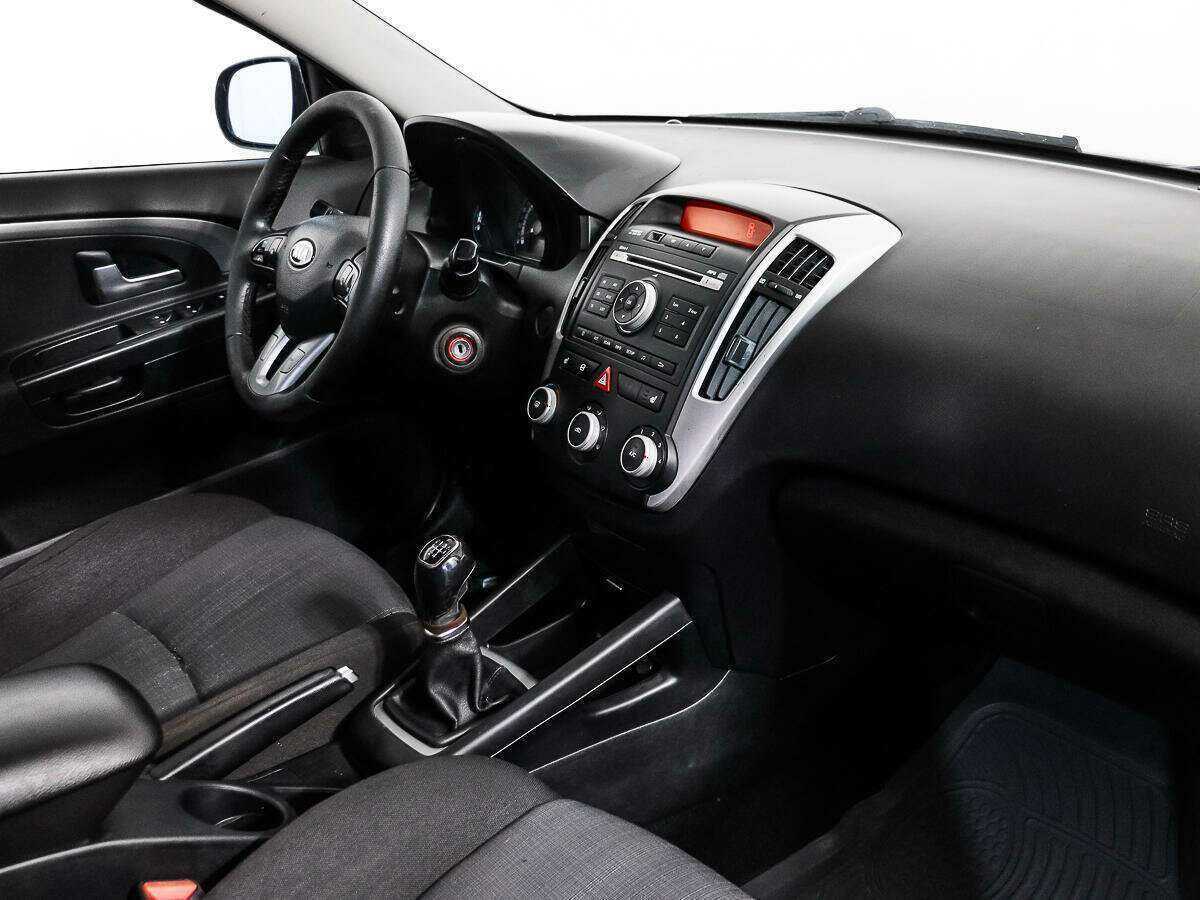 Kia Ceed с пробегом — 2010 год. Фото: #10