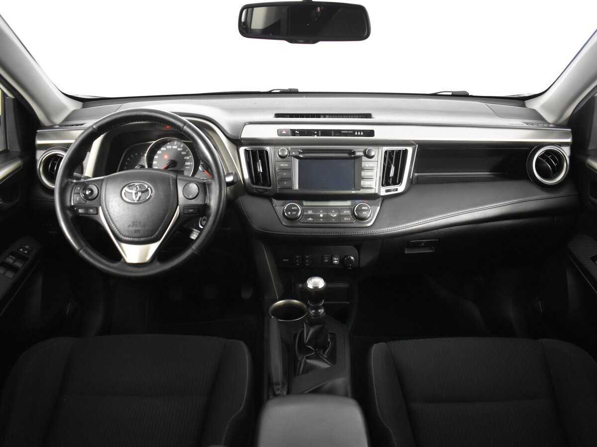 Toyota RAV4 с пробегом — 2015 год. Фото: #11