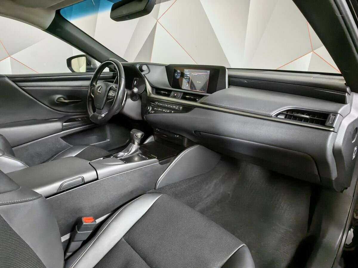 Lexus ES с пробегом — 2019 год. Фото: #8