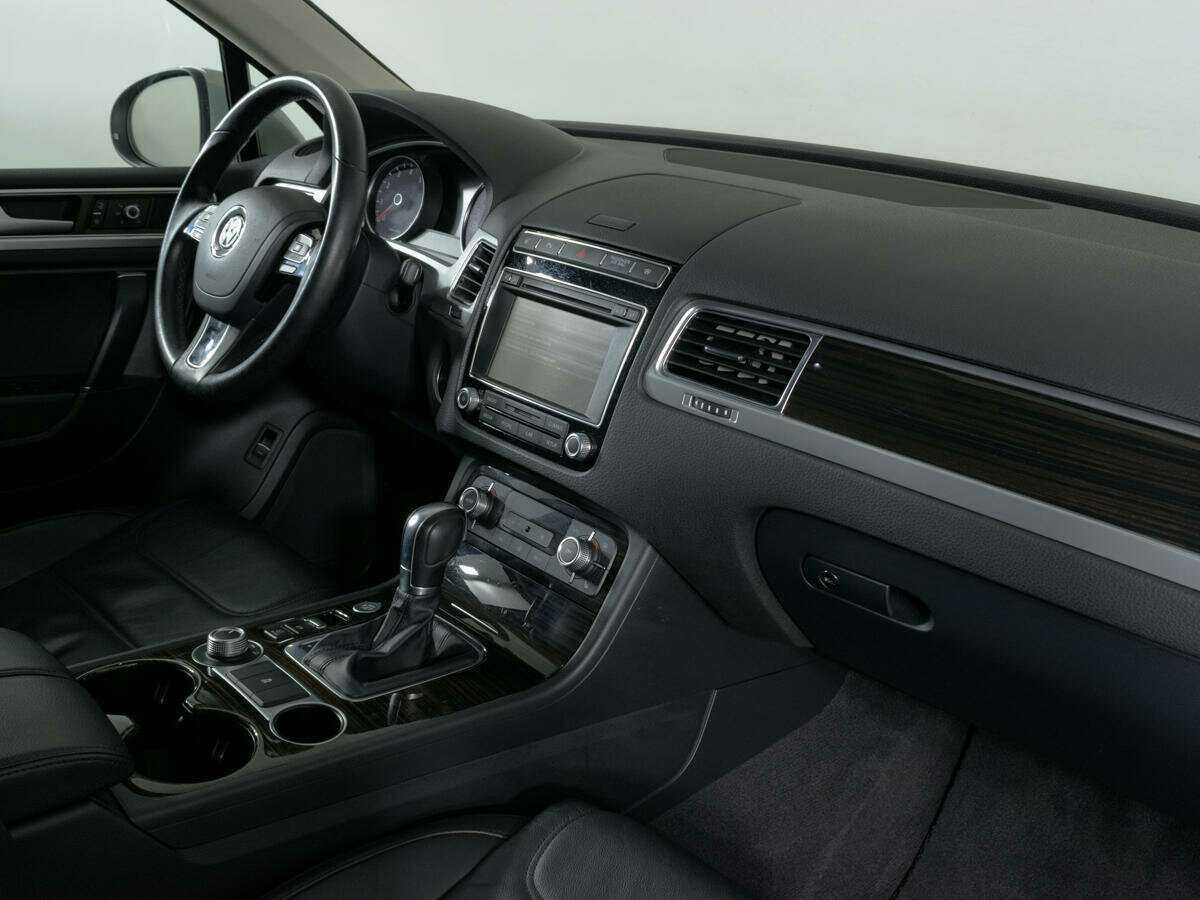 Volkswagen Touareg с пробегом — 2015 год. Фото: #8