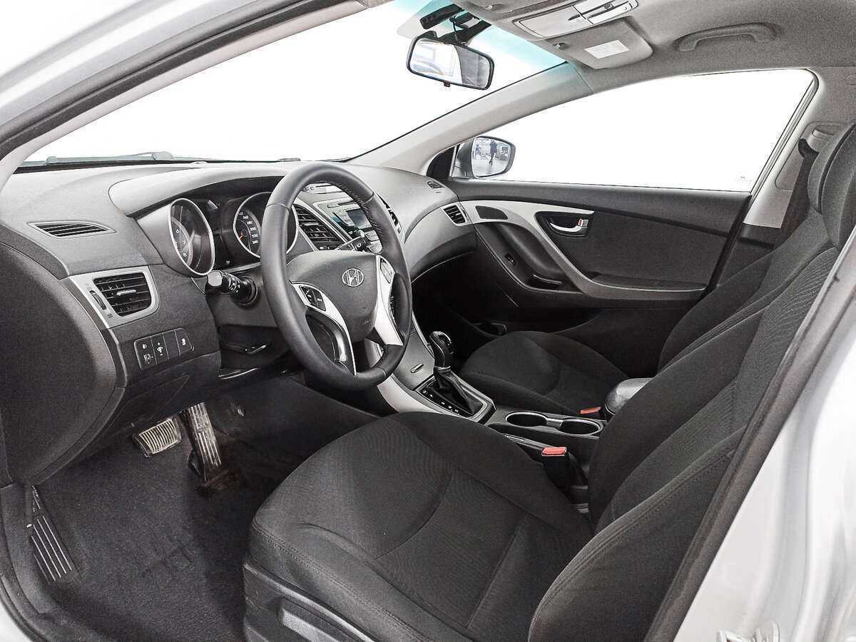 Hyundai Elantra с пробегом — 2014 год. Фото: #13