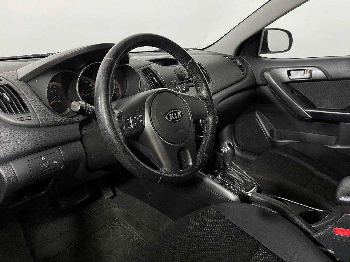 Kia Cerato с пробегом — 2011 год. Фото: #10