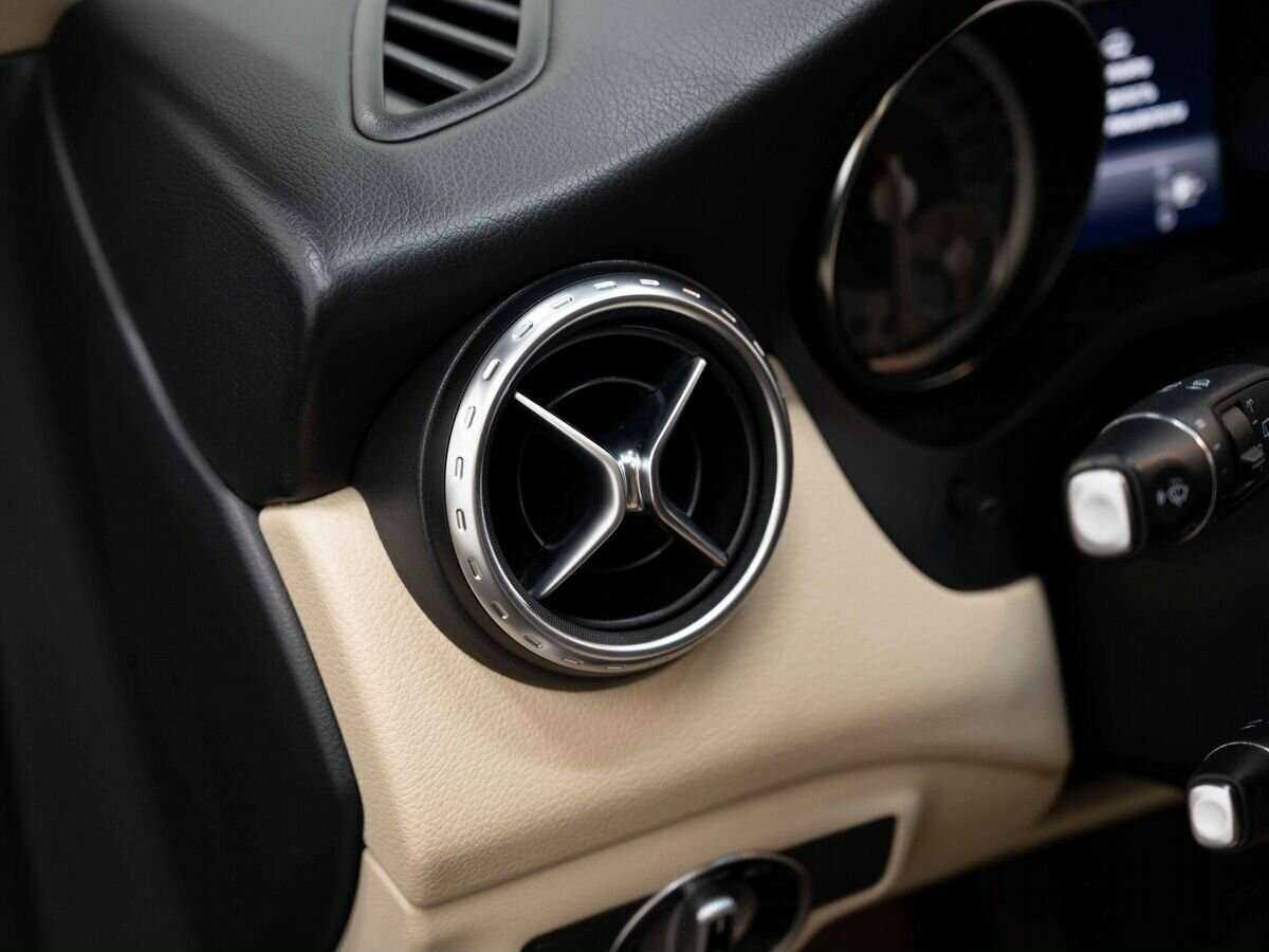 Mercedes-Benz GLA с пробегом — 2015 год. Фото: #16