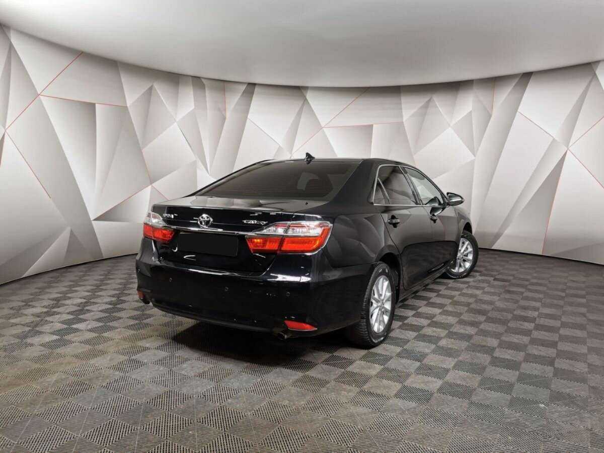 Toyota Camry с пробегом — 2017 год. Фото: #1