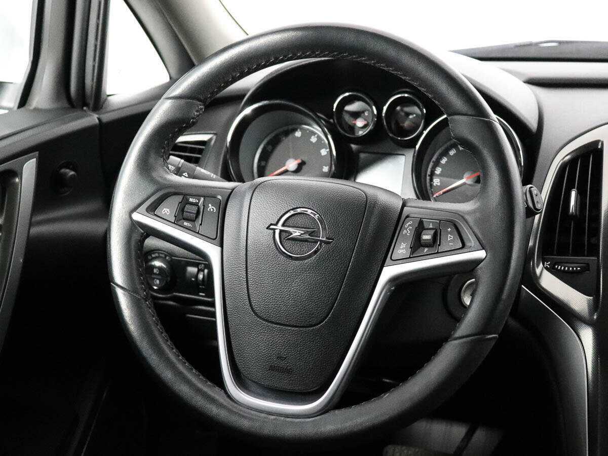 Opel Astra с пробегом — 2011 год. Фото: #13