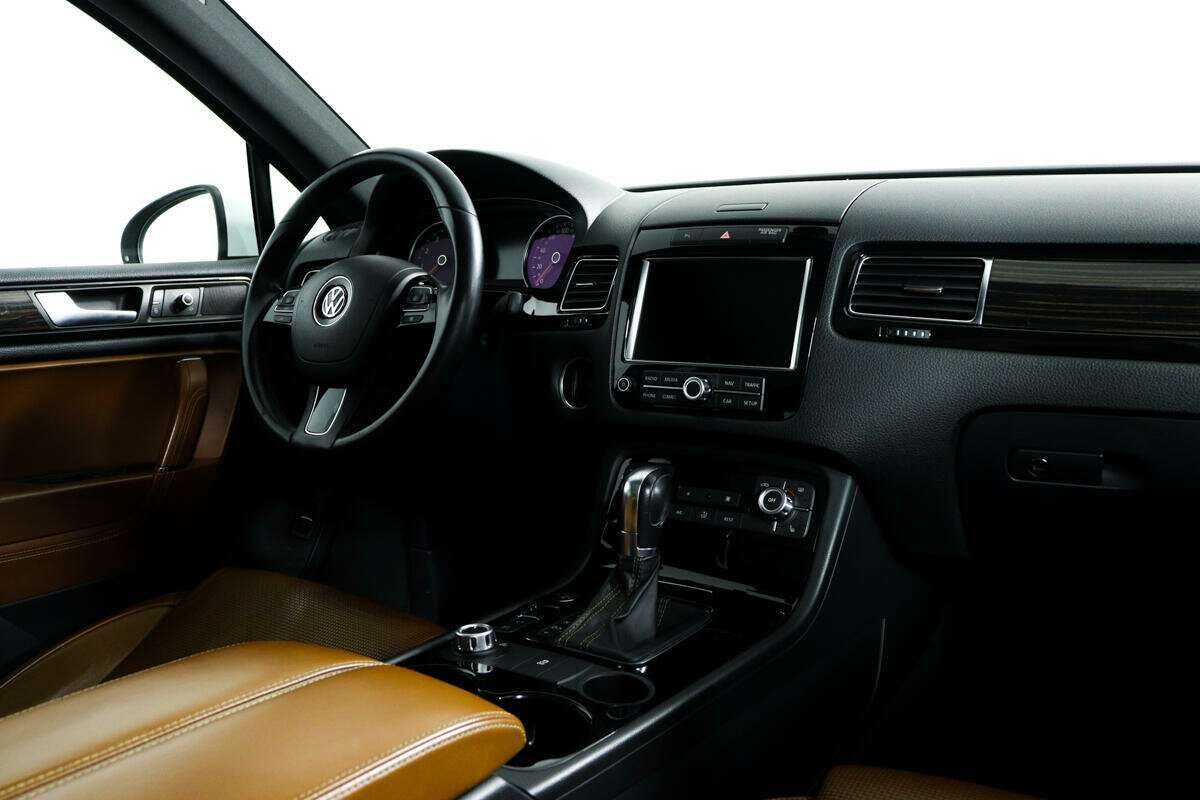 Volkswagen Touareg с пробегом — 2013 год. Фото: #8