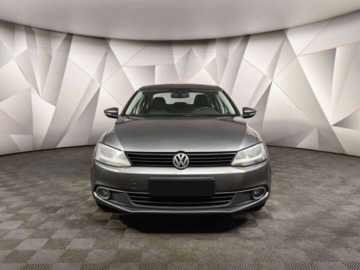 Volkswagen Jetta с пробегом — 2011 год. Фото: #6