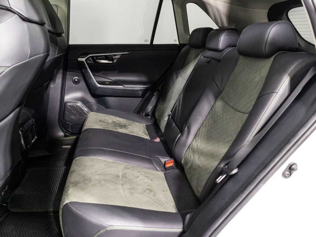 Toyota RAV4 с пробегом — 2022 год. Фото: #8