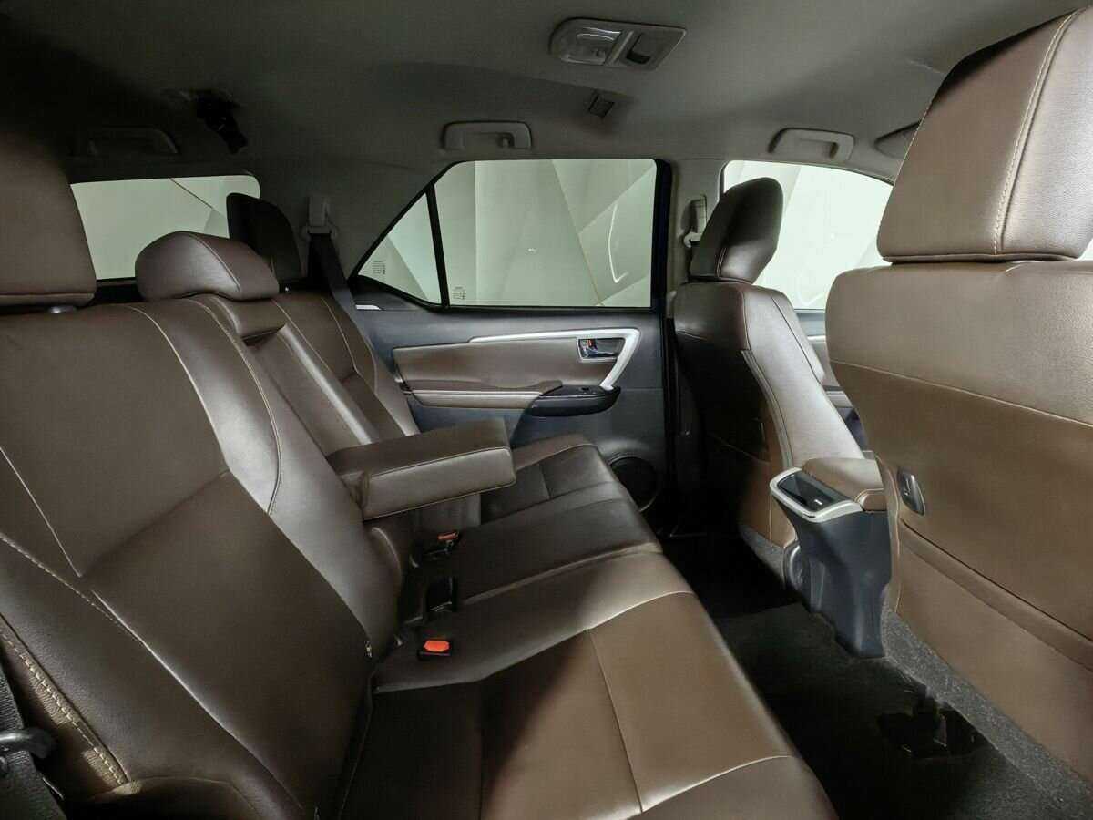 Toyota Fortuner с пробегом — 2017 год. Фото: #11