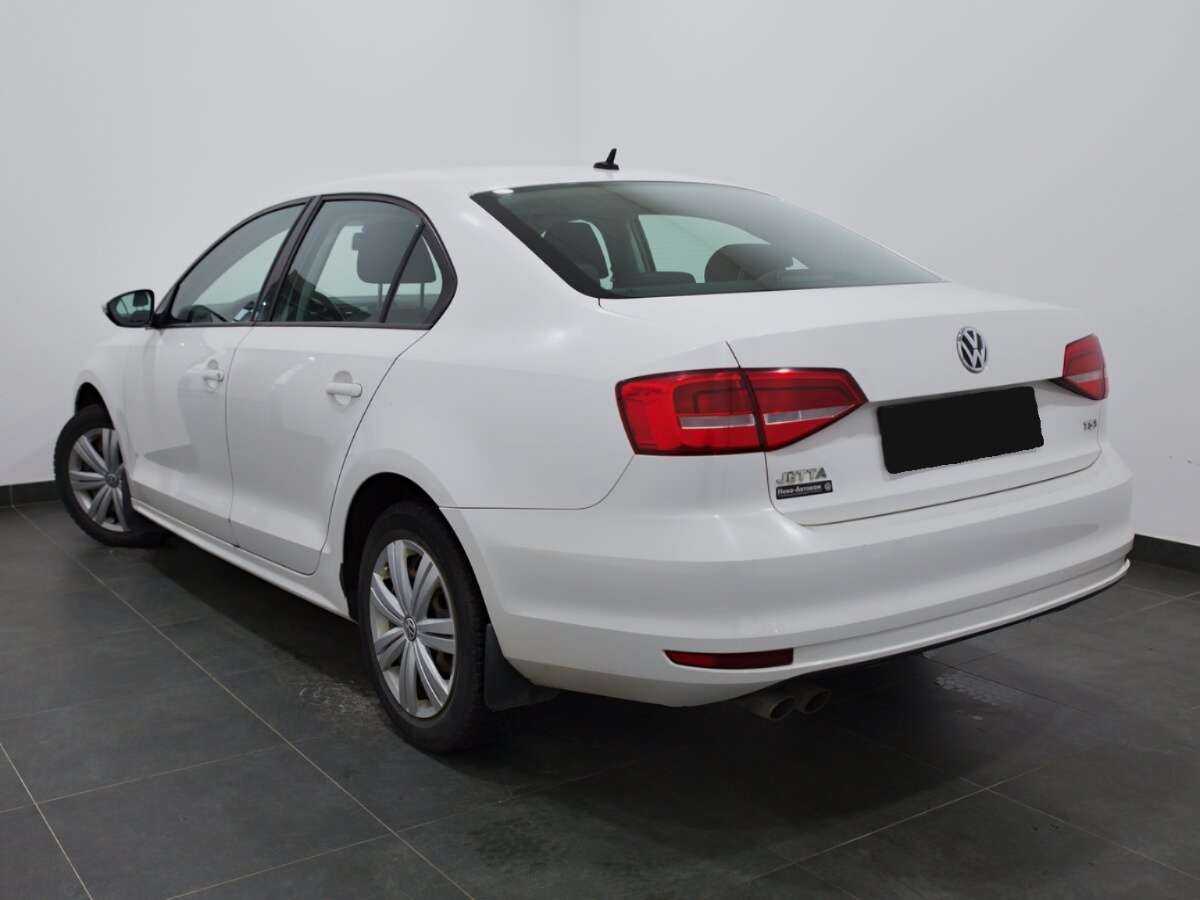 Volkswagen Jetta с пробегом — 2015 год. Фото: #2