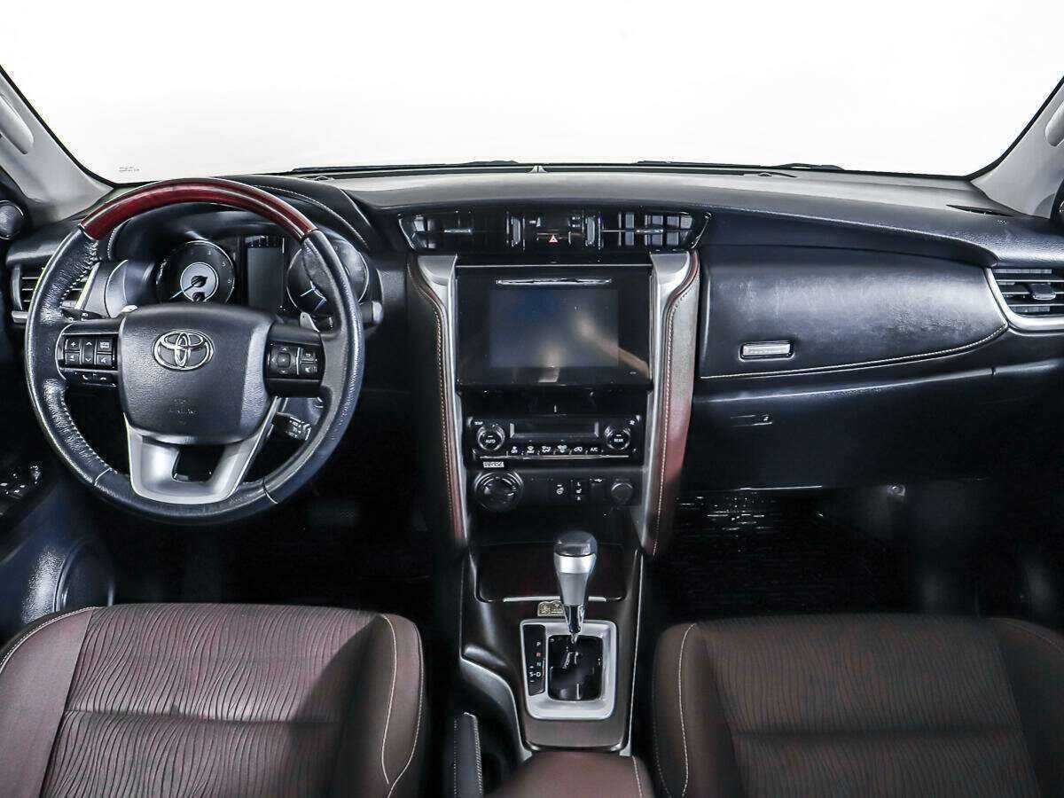 Toyota Fortuner с пробегом — 2019 год. Фото: #10