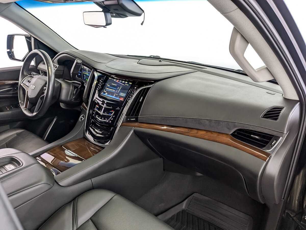 Cadillac Escalade с пробегом — 2018 год. Фото: #8