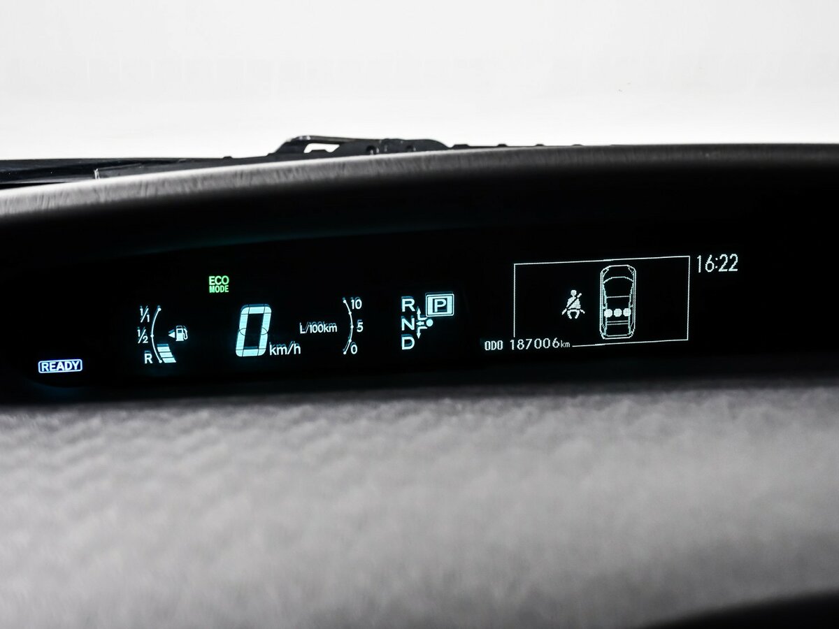 Toyota Prius с пробегом — 2010 год. Фото: #9