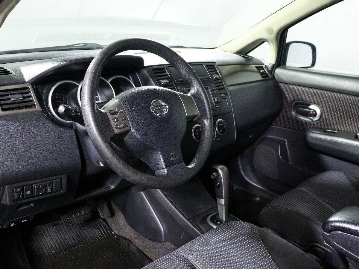 Nissan Tiida с пробегом — 2011 год. Фото: #13