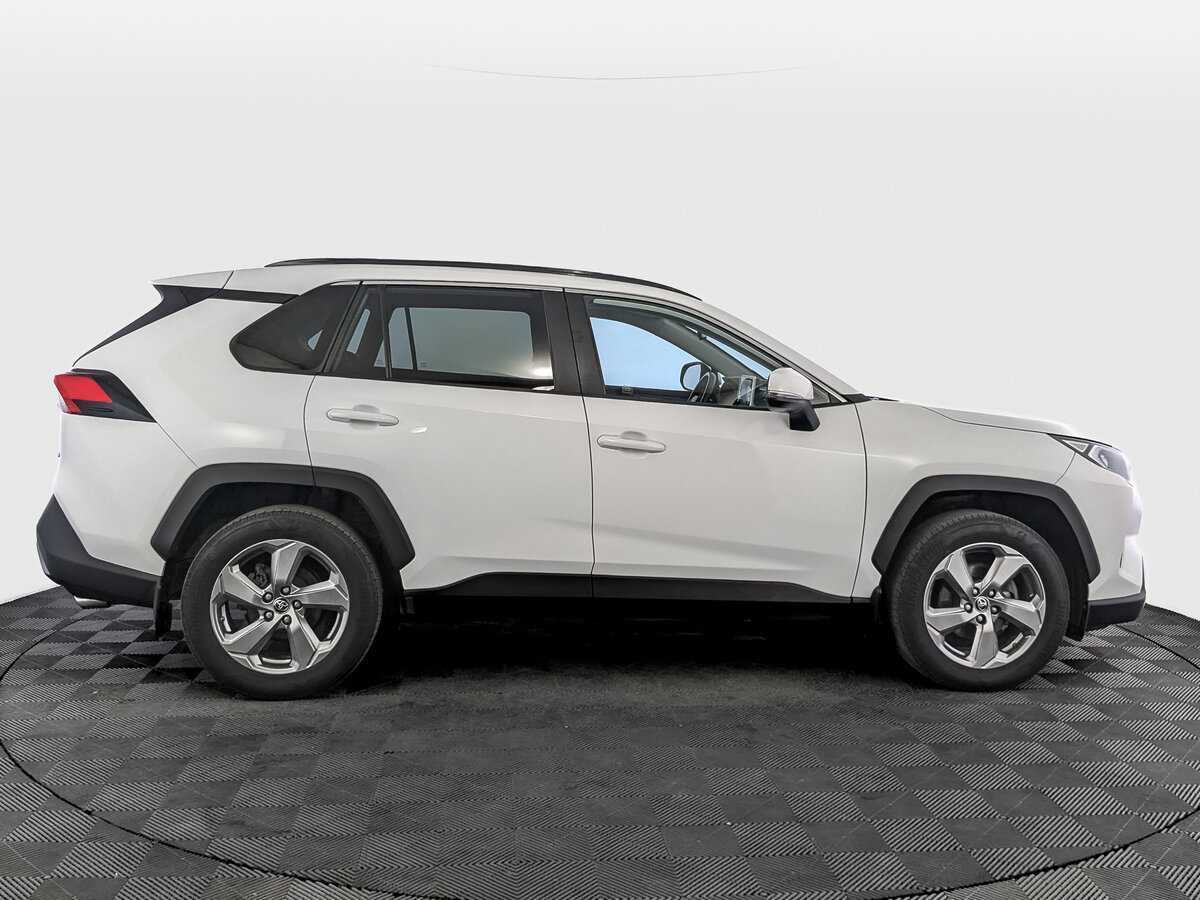 Toyota RAV4 с пробегом — 2021 год. Фото: #3