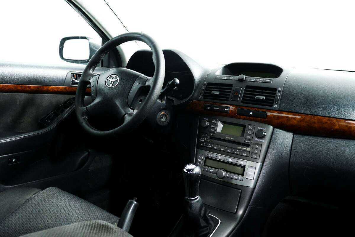 Toyota Avensis с пробегом — 2005 год. Фото: #8
