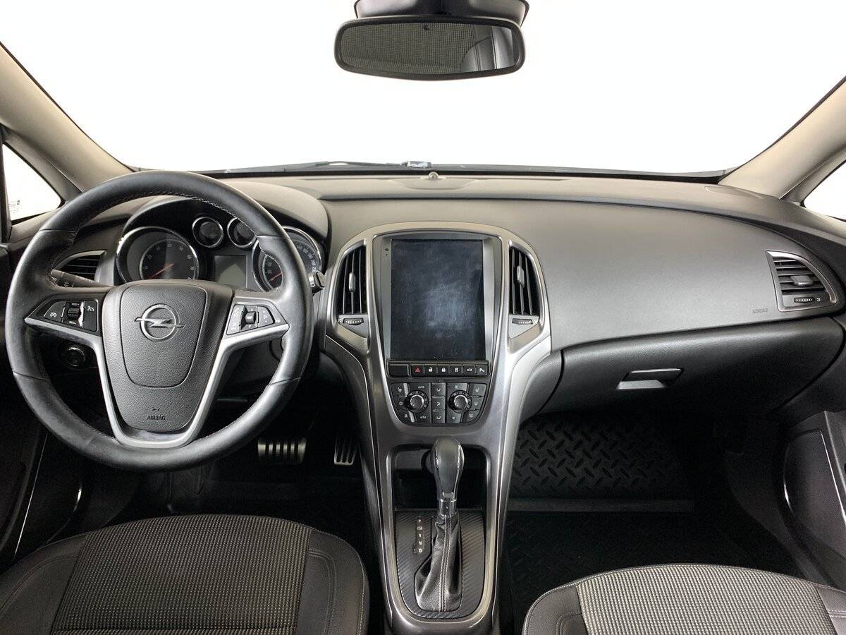 Opel Astra с пробегом — 2011 год. Фото: #11