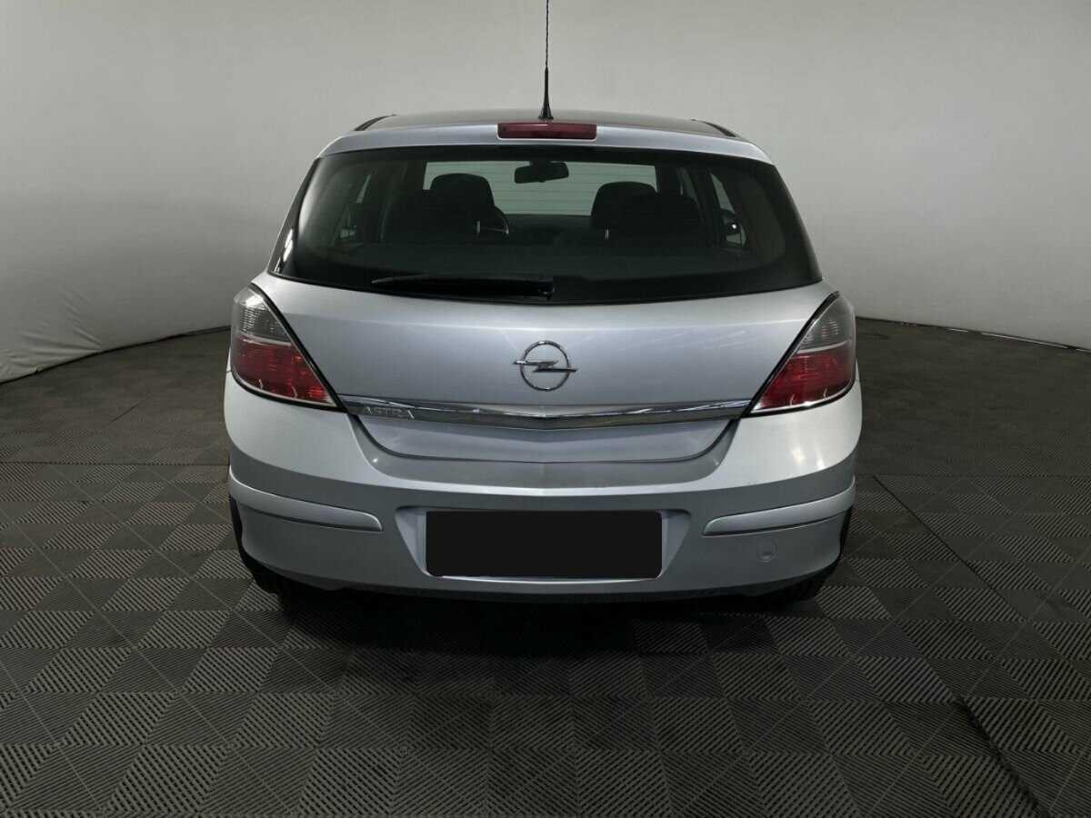 Opel Astra с пробегом — 2010 год. Фото: #2