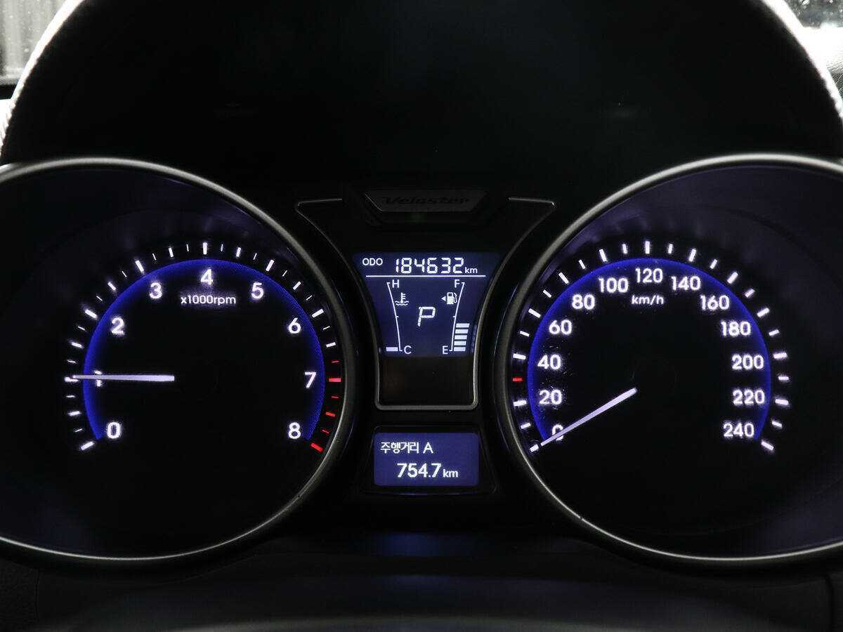 Hyundai Veloster с пробегом — 2011 год. Фото: #9