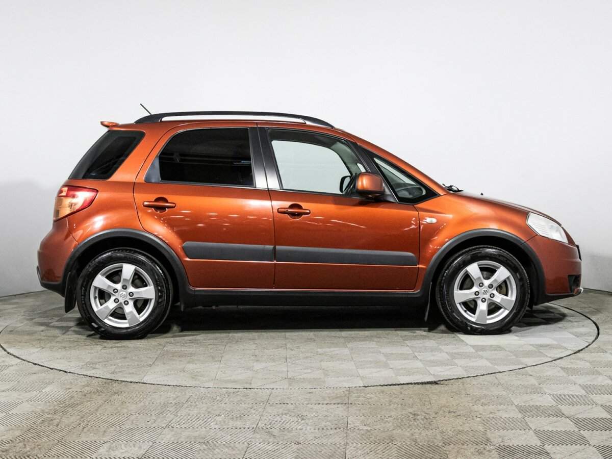 Suzuki SX4 с пробегом — 2010 год. Фото: #3