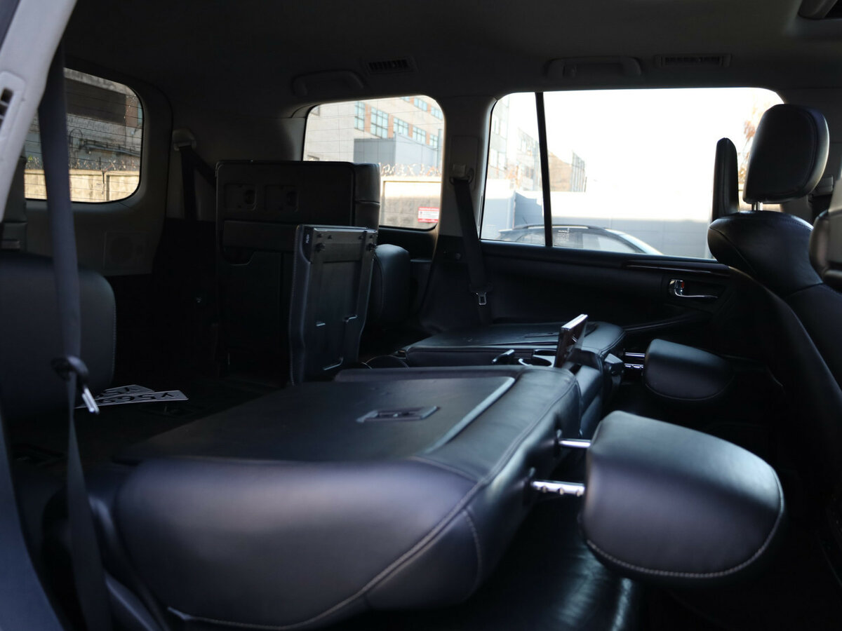 Lexus LX с пробегом — 2012 год. Фото: #11