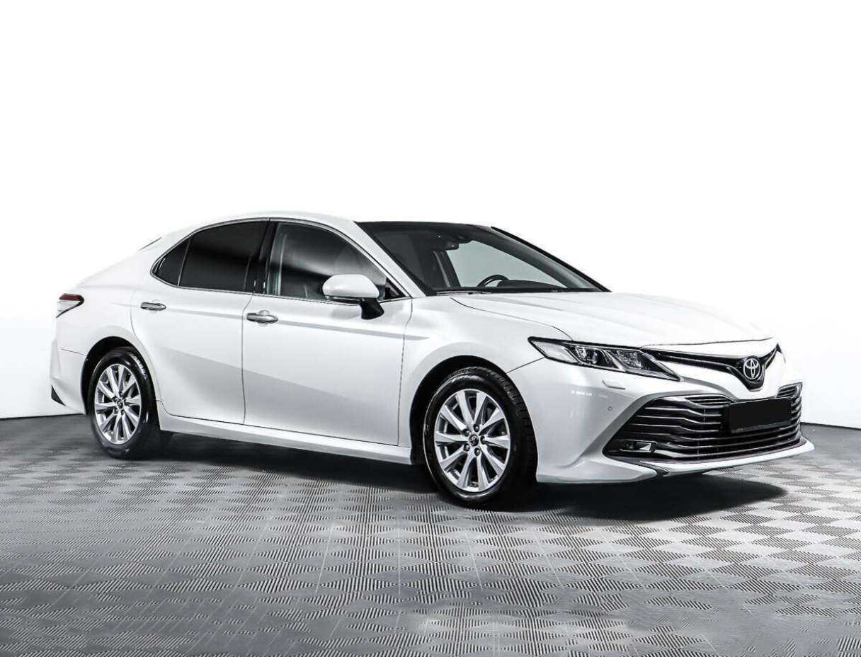 Toyota Camry с пробегом — 2018 год. Фото: #2
