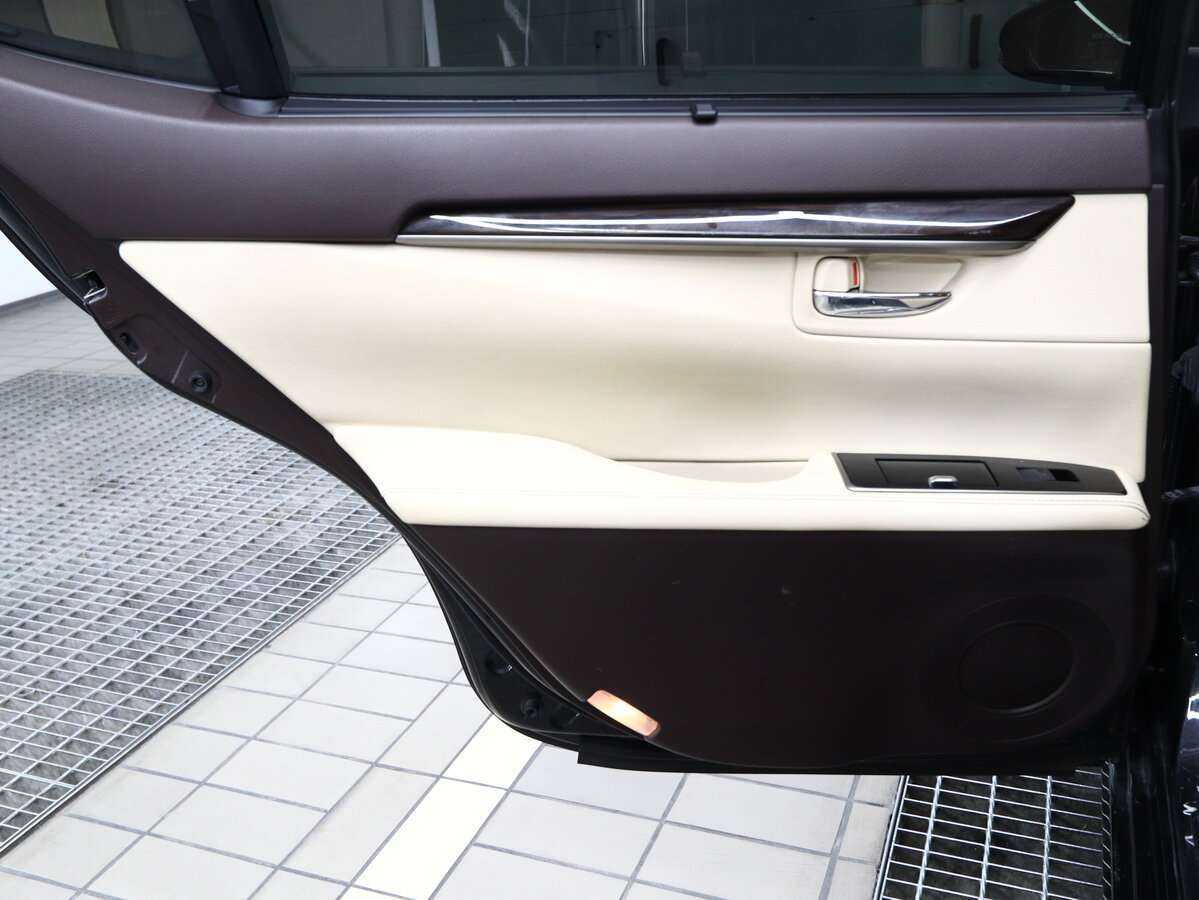 Lexus ES с пробегом — 2016 год. Фото: #8