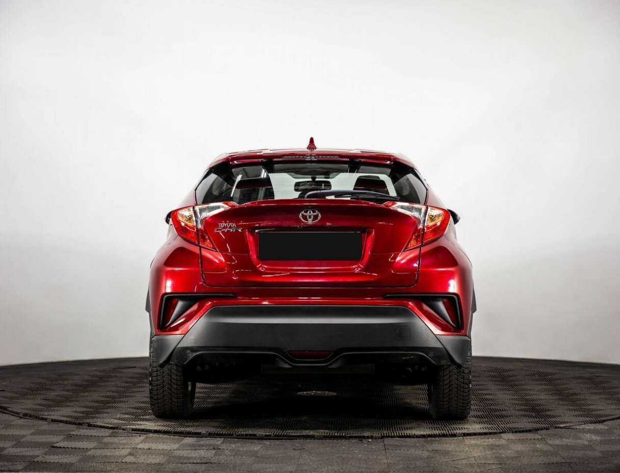 Toyota C-HR с пробегом — 2018 год. Фото: #2