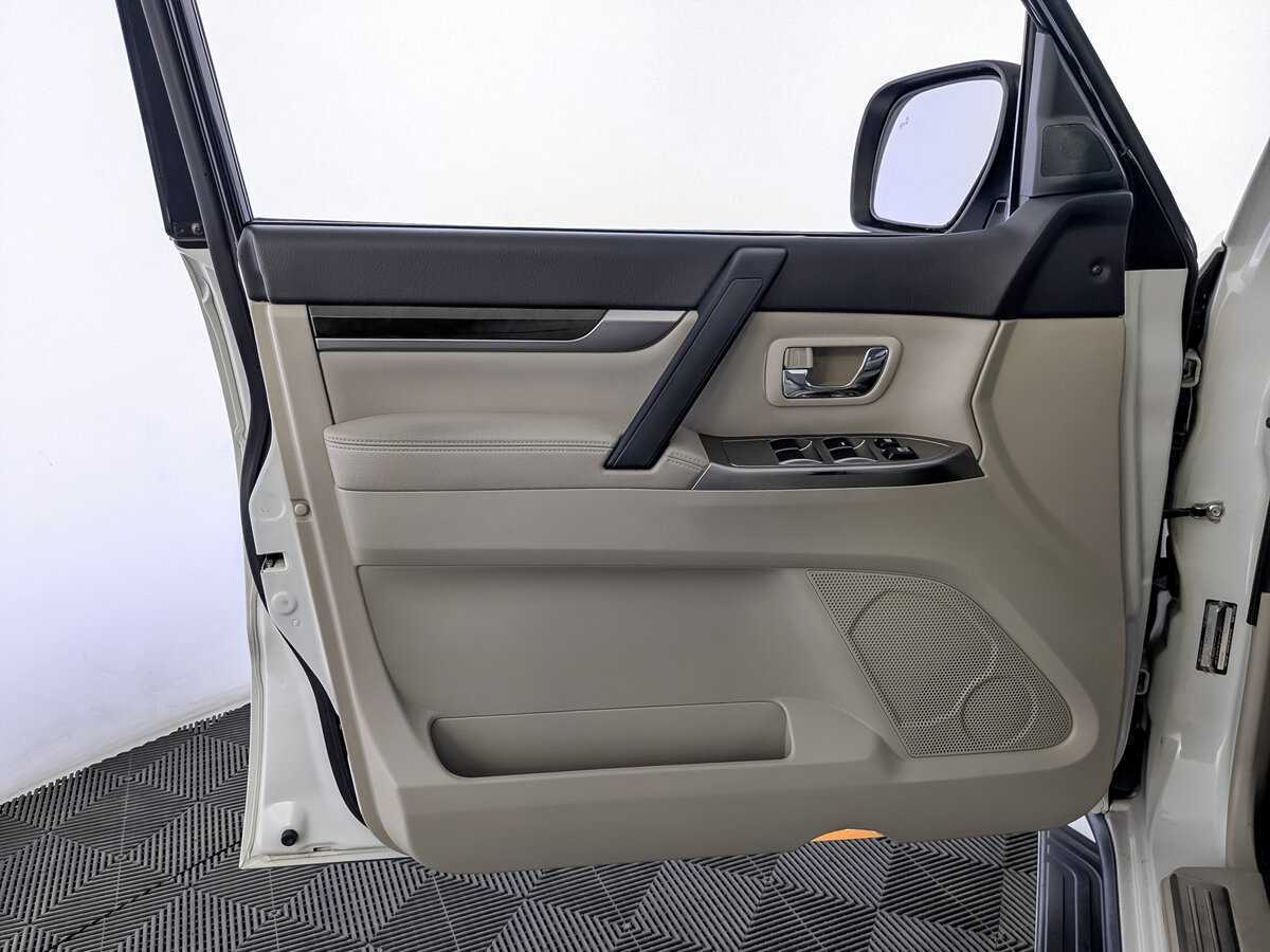 Mitsubishi Pajero с пробегом — 2019 год. Фото: #18
