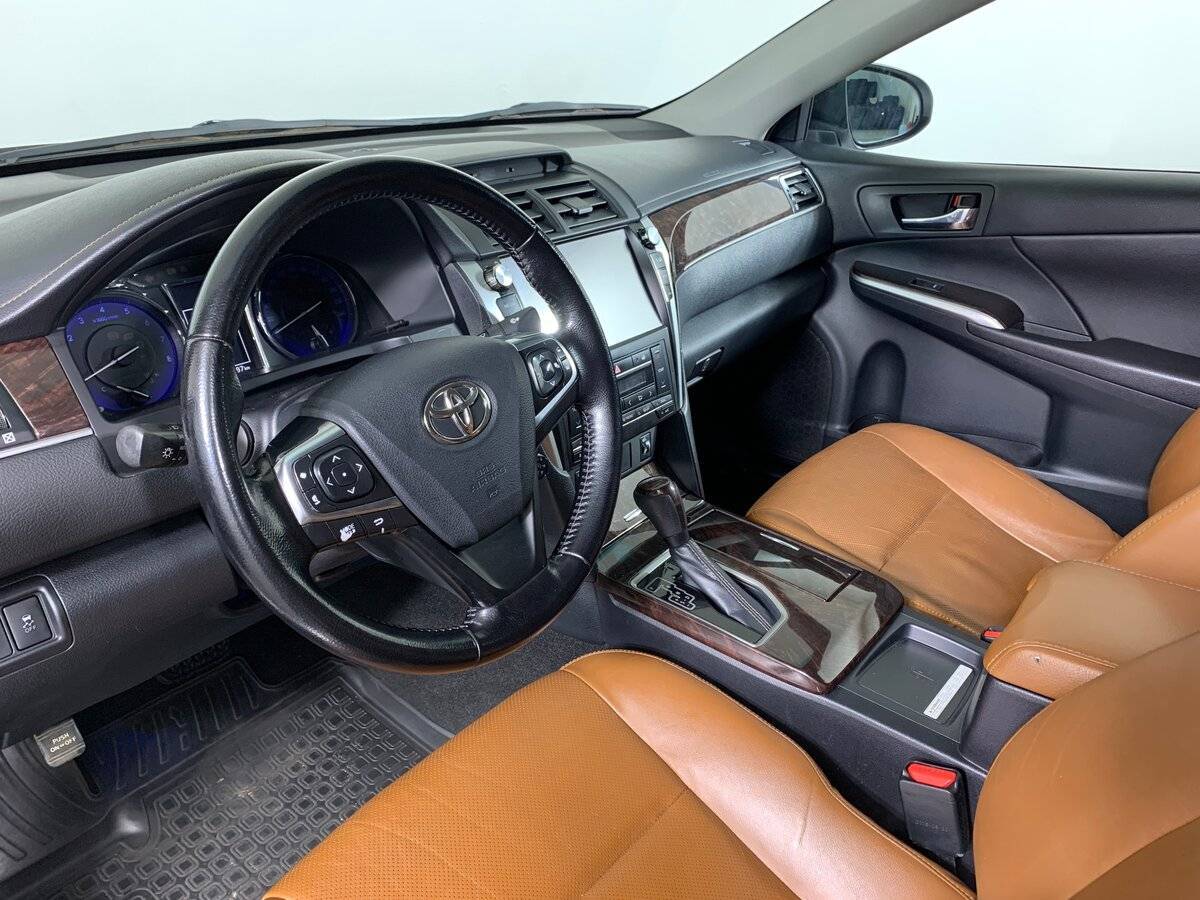 Toyota Camry с пробегом — 2017 год. Фото: #10