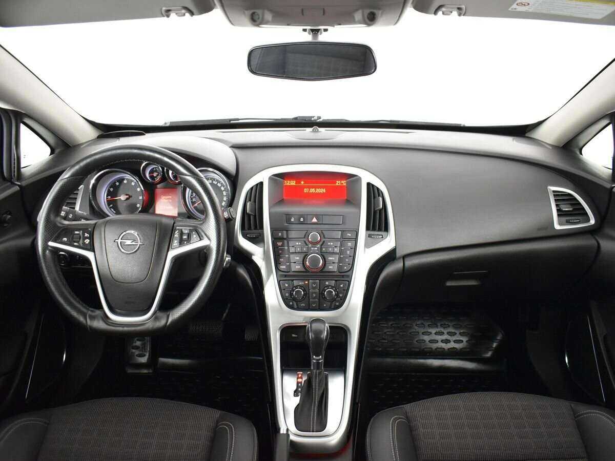 Opel Astra с пробегом — 2013 год. Фото: #8