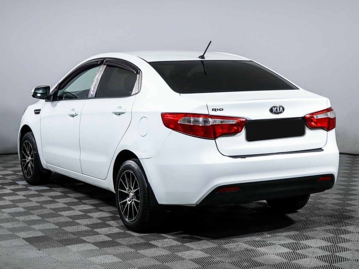 Kia Rio с пробегом — 2013 год. Фото: #5