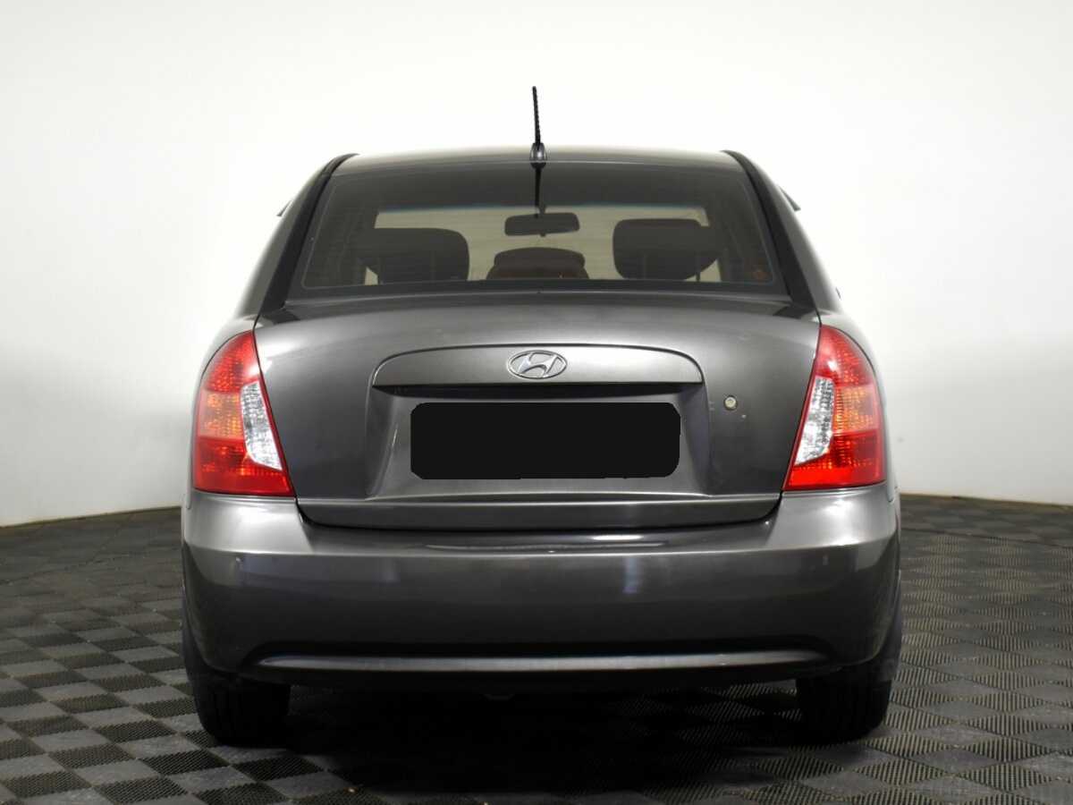 Hyundai Verna с пробегом — 2007 год. Фото: #4