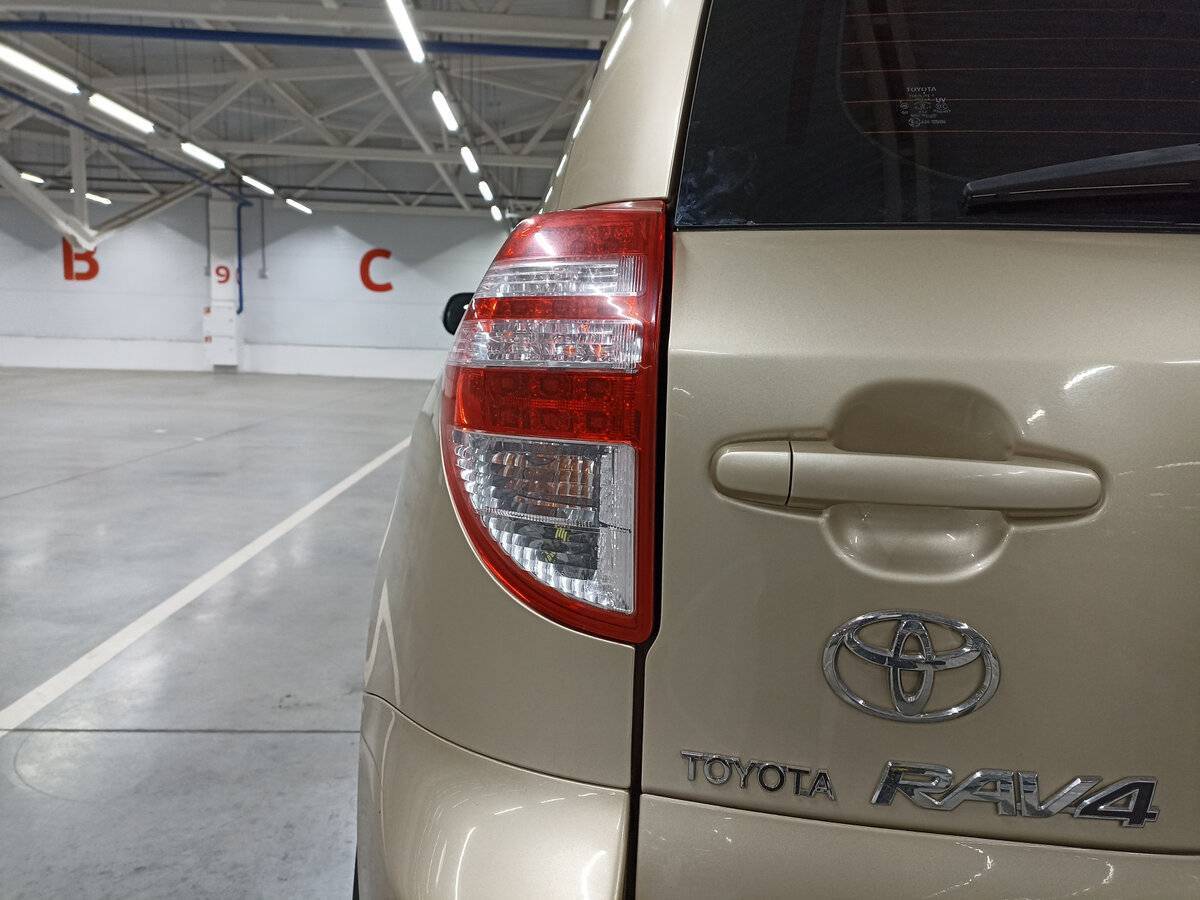 Toyota RAV4 с пробегом — 2011 год. Фото: #8