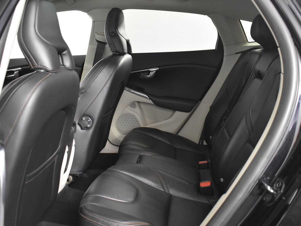 Volvo V40 Cross Country с пробегом — 2013 год. Фото: #11
