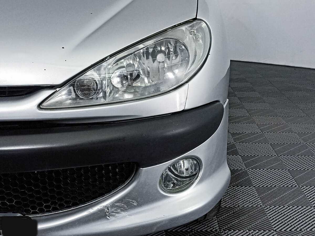 Peugeot 206 с пробегом — 2006 год. Фото: #16
