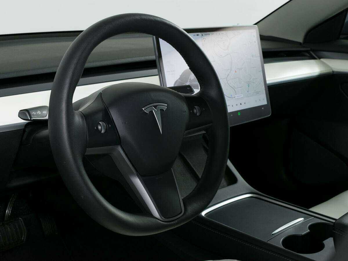 Tesla Model 3 с пробегом — 2022 год. Фото: #15