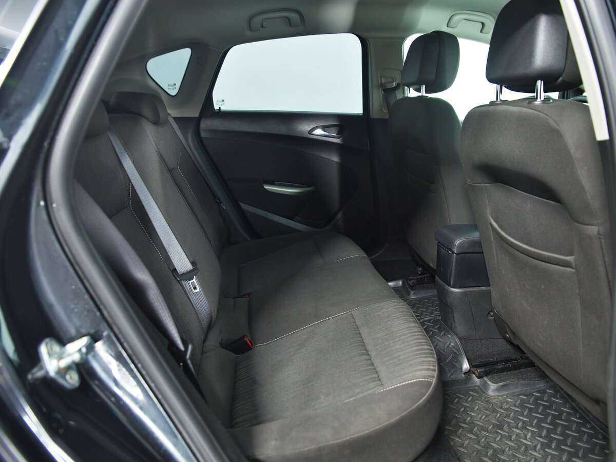Opel Astra с пробегом — 2011 год. Фото: #16