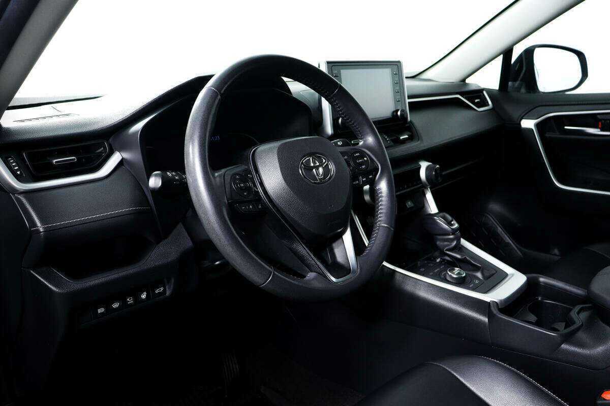 Toyota RAV4 с пробегом — 2020 год. Фото: #12