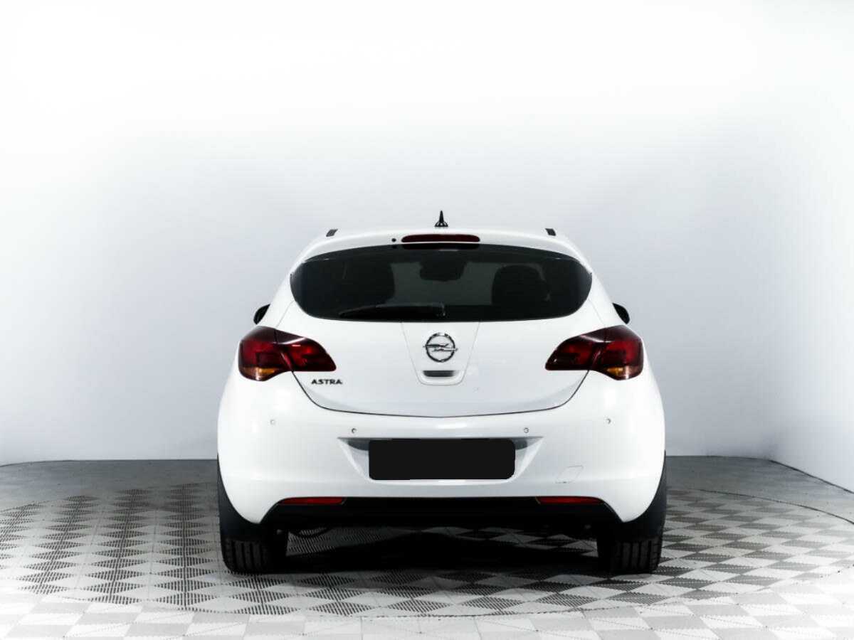 Opel Astra с пробегом — 2011 год. Фото: #5