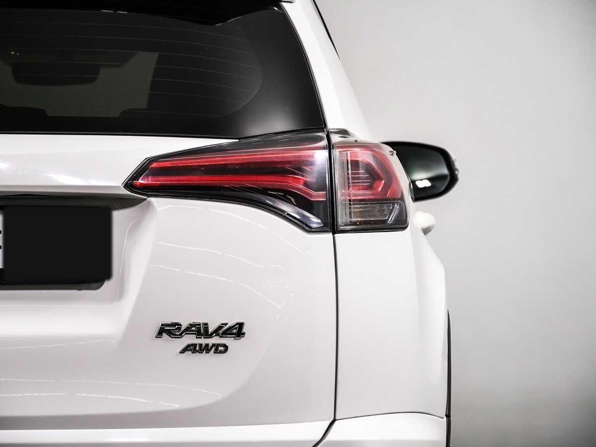 Toyota RAV4 с пробегом — 2017 год. Фото: #14