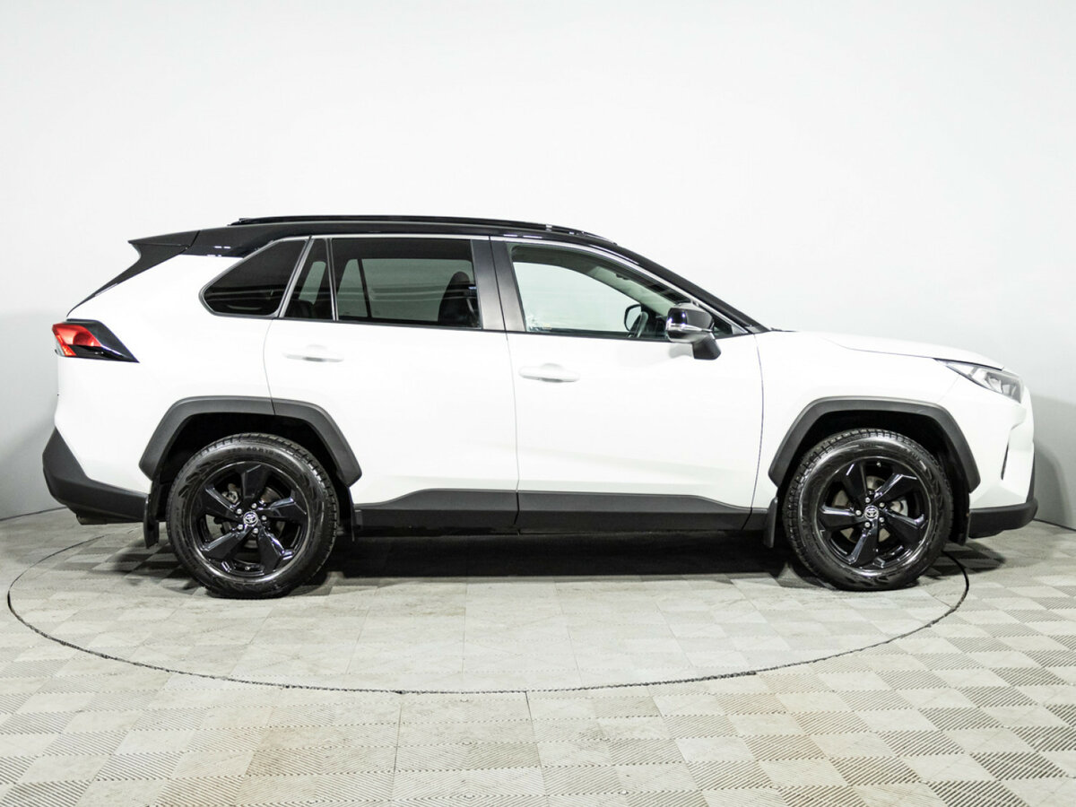 Toyota RAV4 с пробегом — 2021 год. Фото: #3