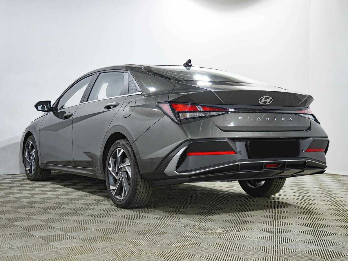 Hyundai Elantra с пробегом — 2023 год. Фото: #5