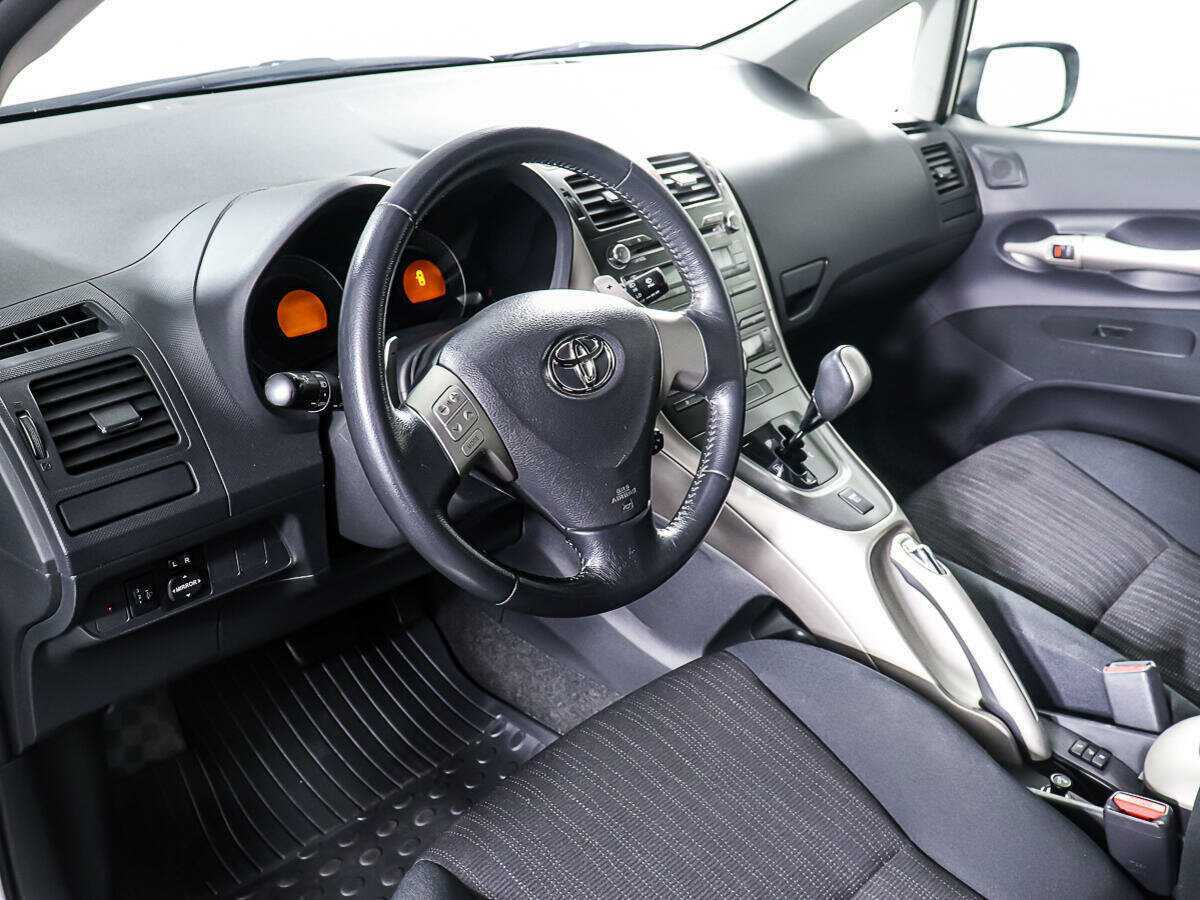 Toyota Auris с пробегом — 2007 год. Фото: #12